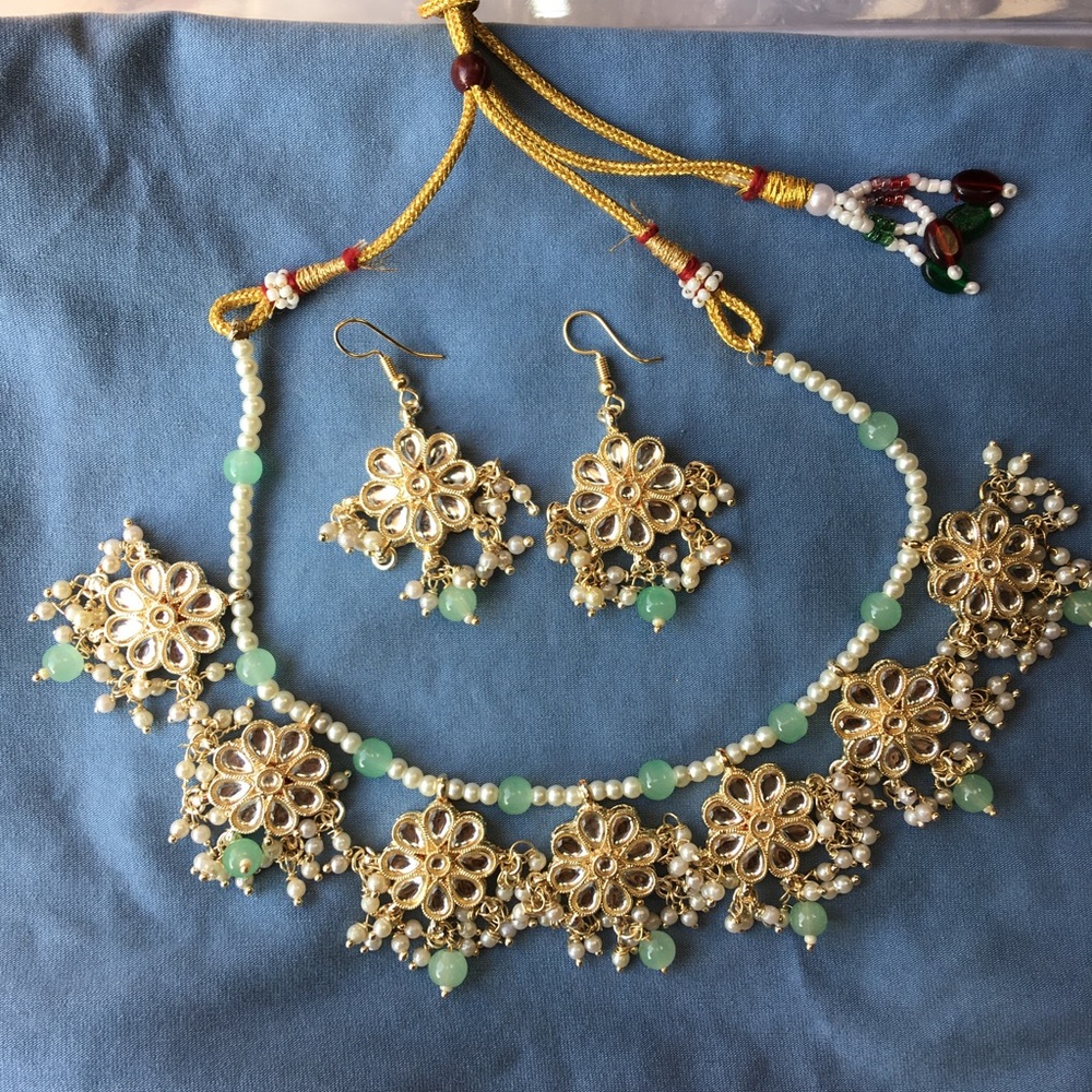 Zaveri pearls necklace with earrings - Picture 4 of 4